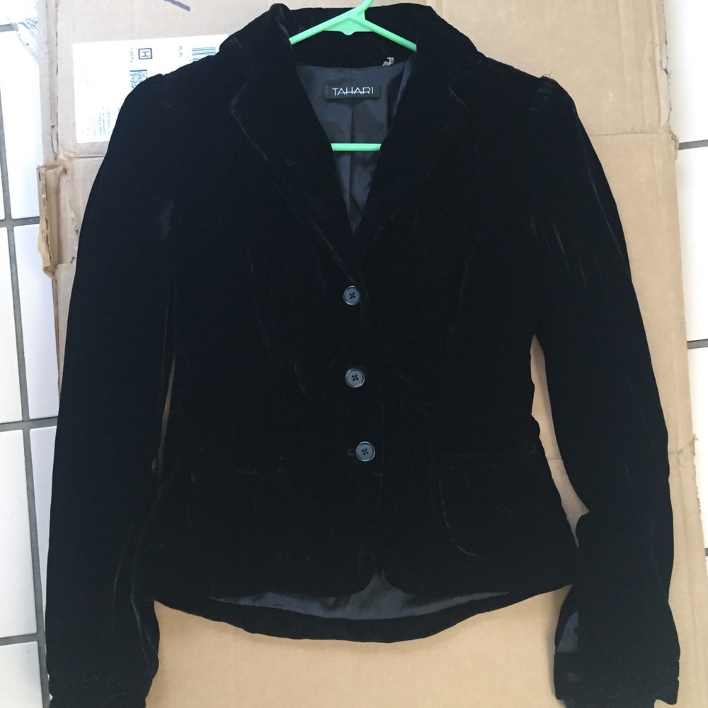 Gothy Black Velvet Coat (with pockets!!)